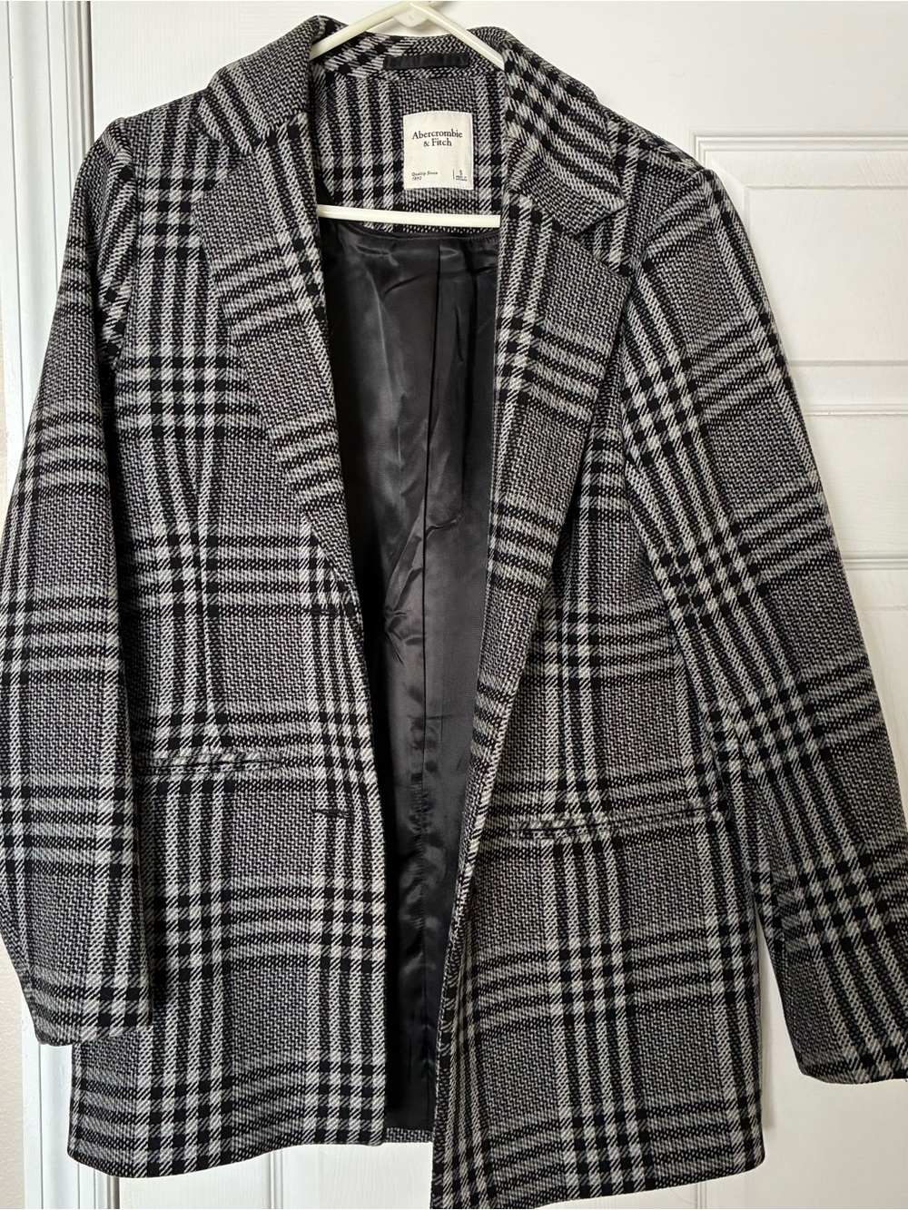 Abercrombie & Fitch Women's Black & Gray Plaid Coat